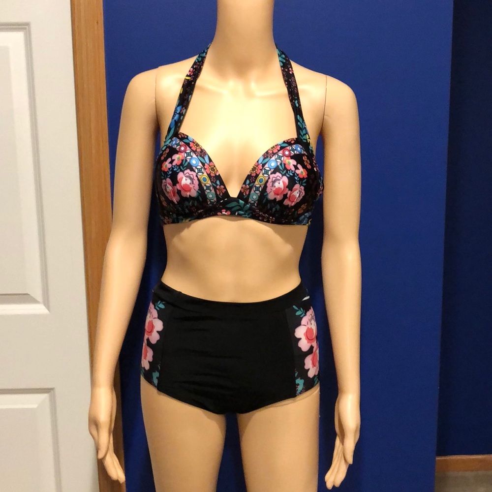 NEW Floral print bikini